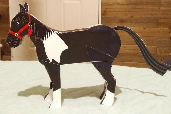 Scamper paper horse model