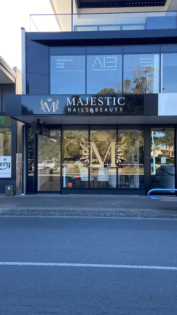 Majestic Nails