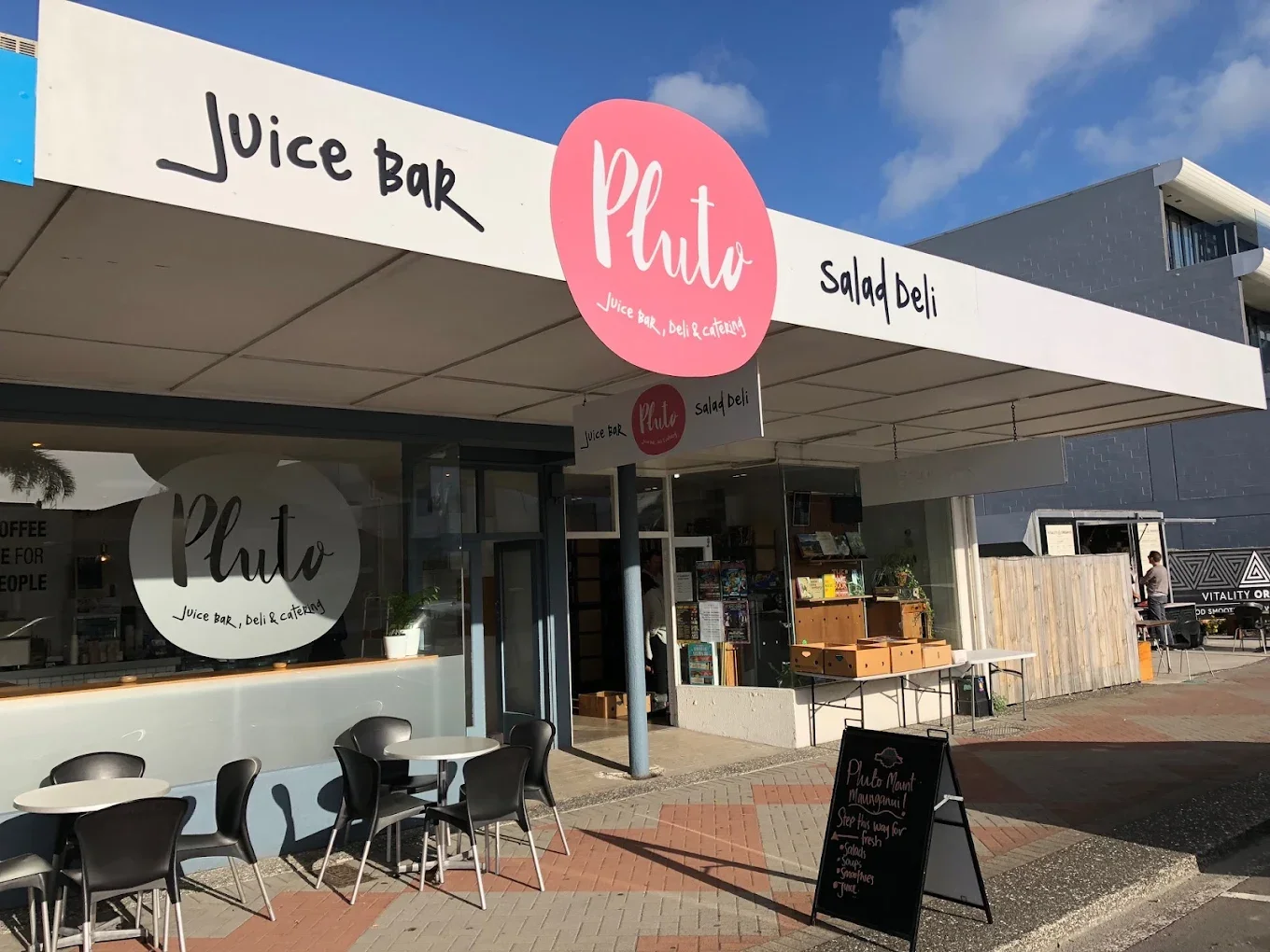 Pluto Juice & Salad Bar