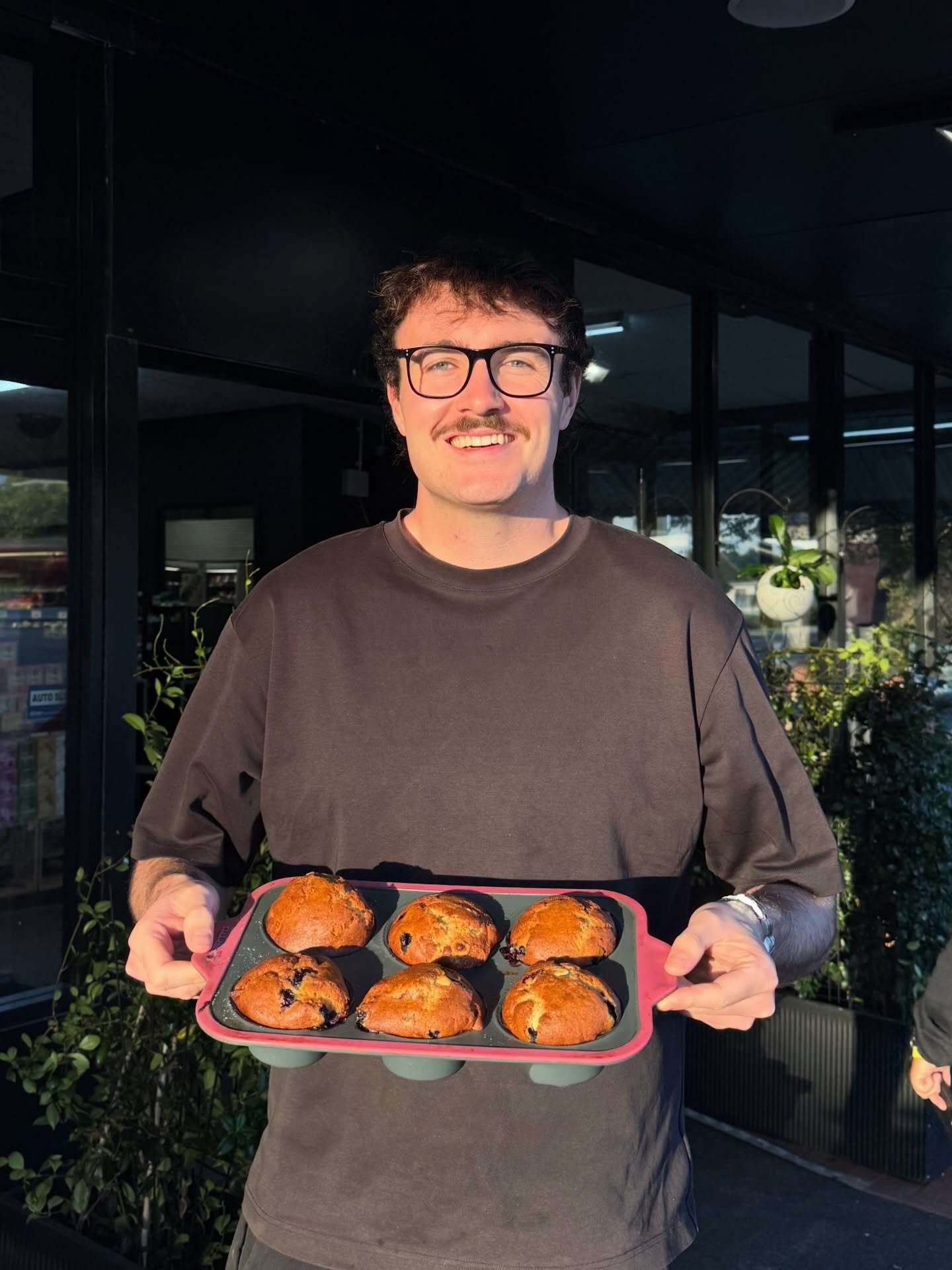 Freshly baked muffins&hellip; and Dylan&rsquo;s smile says it all 😄
Get in quick before they&rsquo;re gone 🧁

#scarboroughspots🍽 #brightonroadfoodmarket #perth