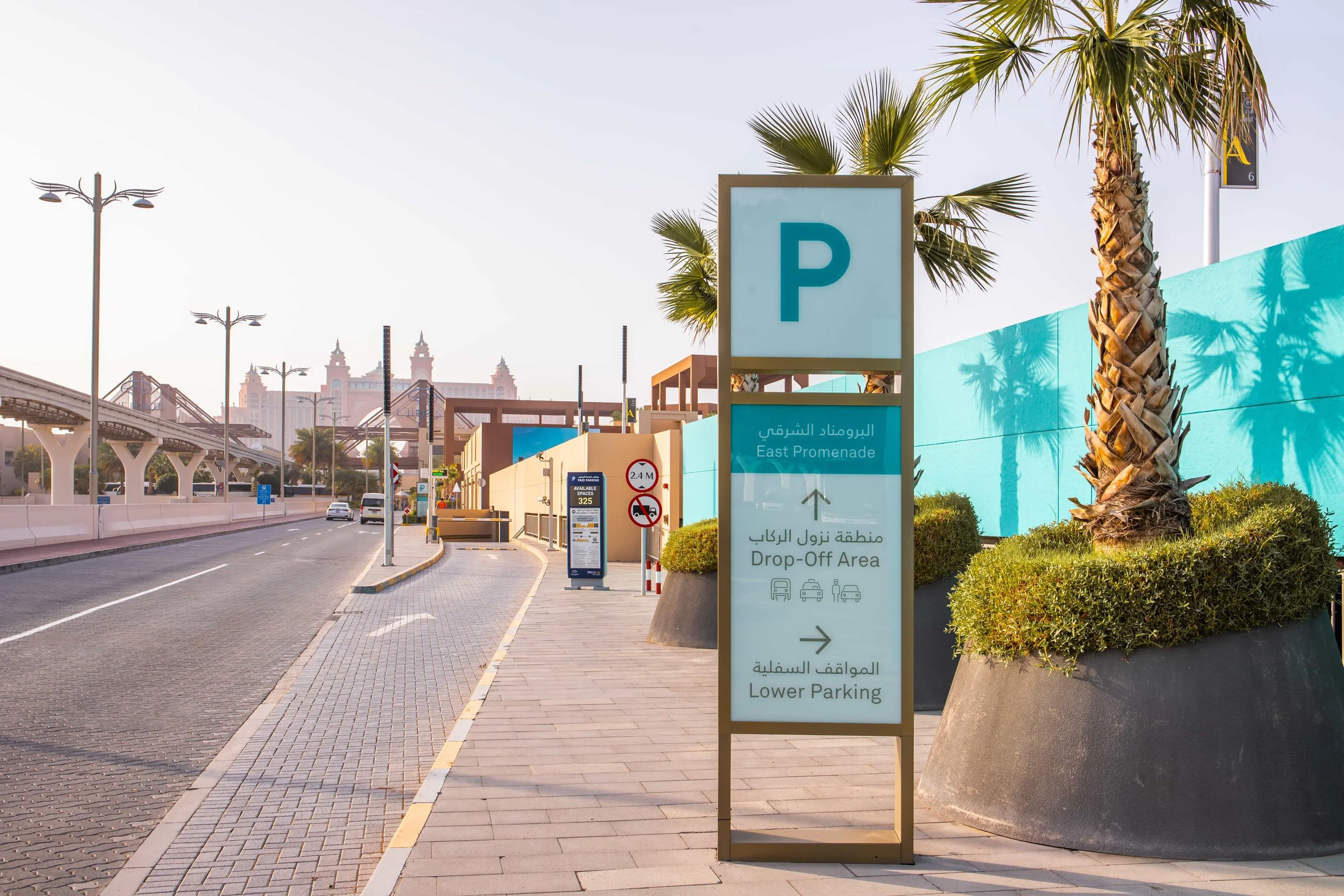the-pointe-palm-jumeriah-wayfinding-creative-dialog-hero.jpg