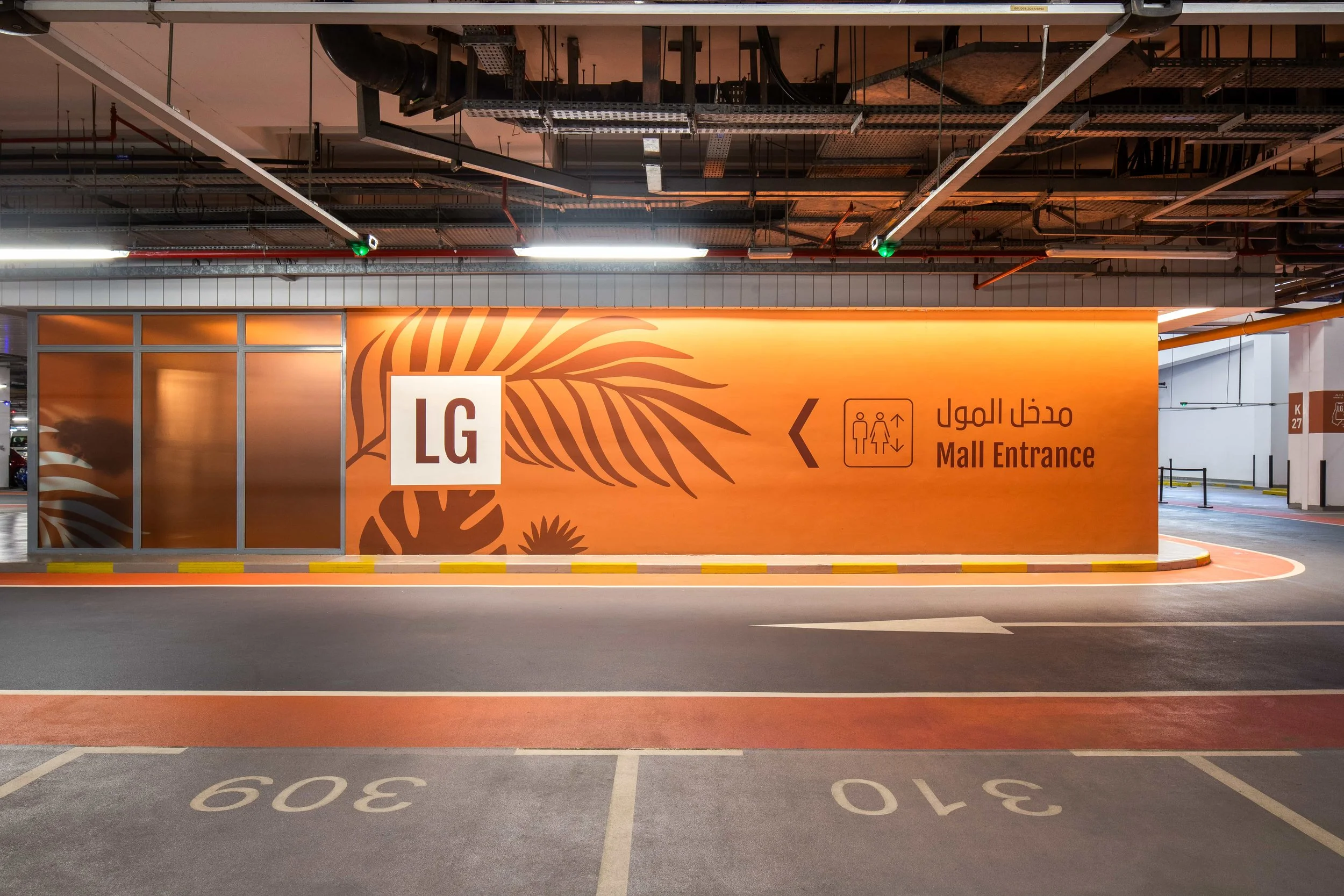 nahkeel-mall-wayfinding-lobby-graphics-creative-dialog.jpg