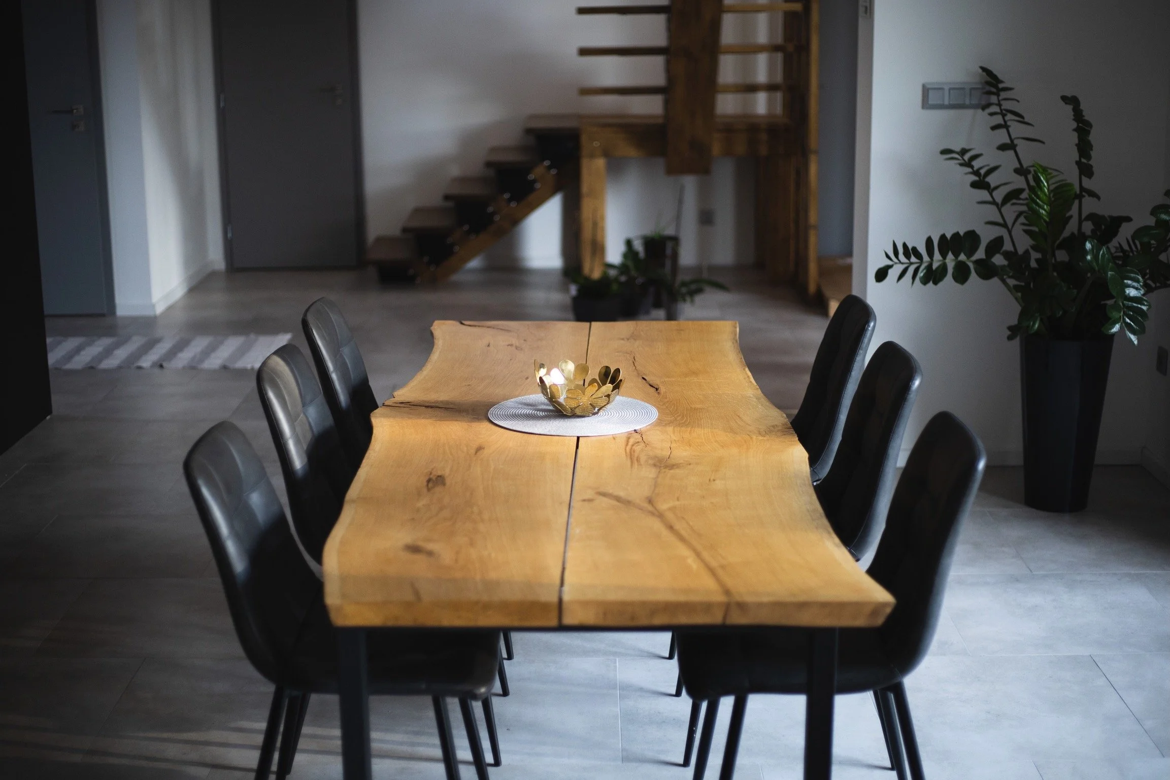 rosiv-dubovy-stol - 2.jpeg