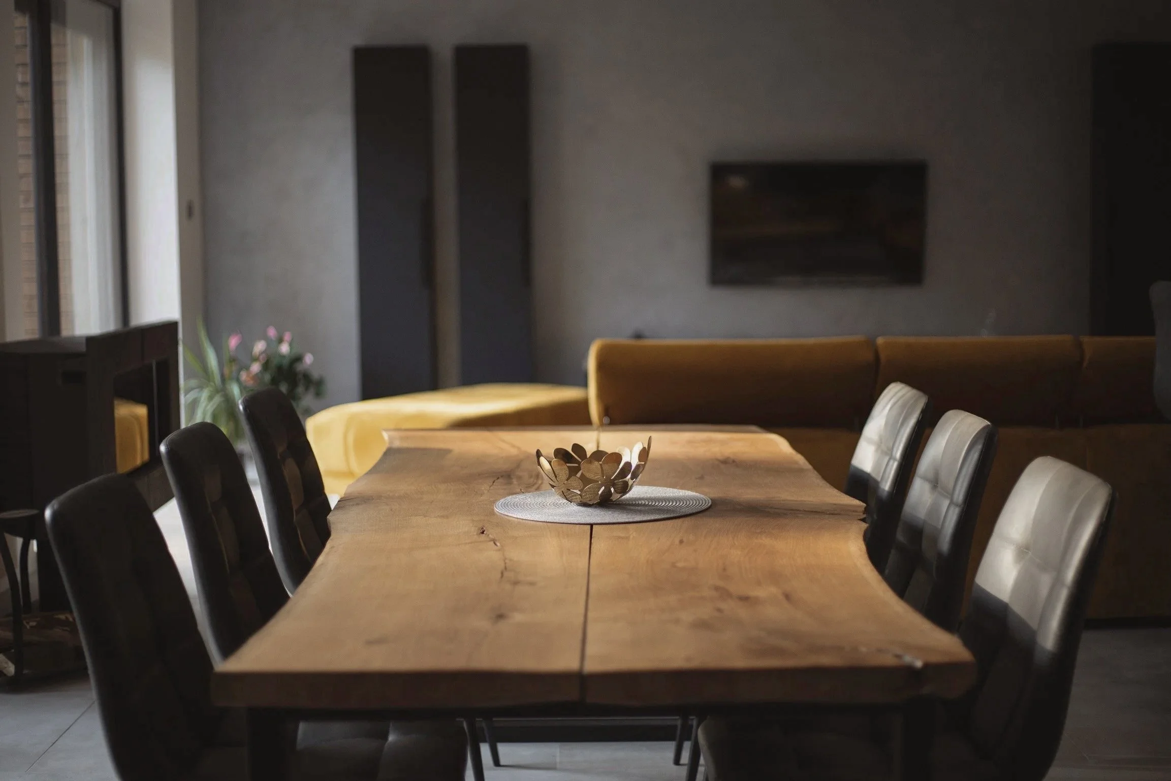 Dubový jedálenský stôl