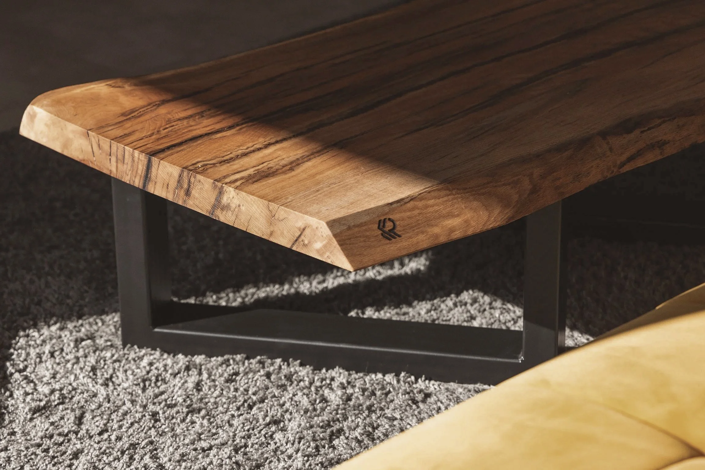 Dubový konferenčný stôl