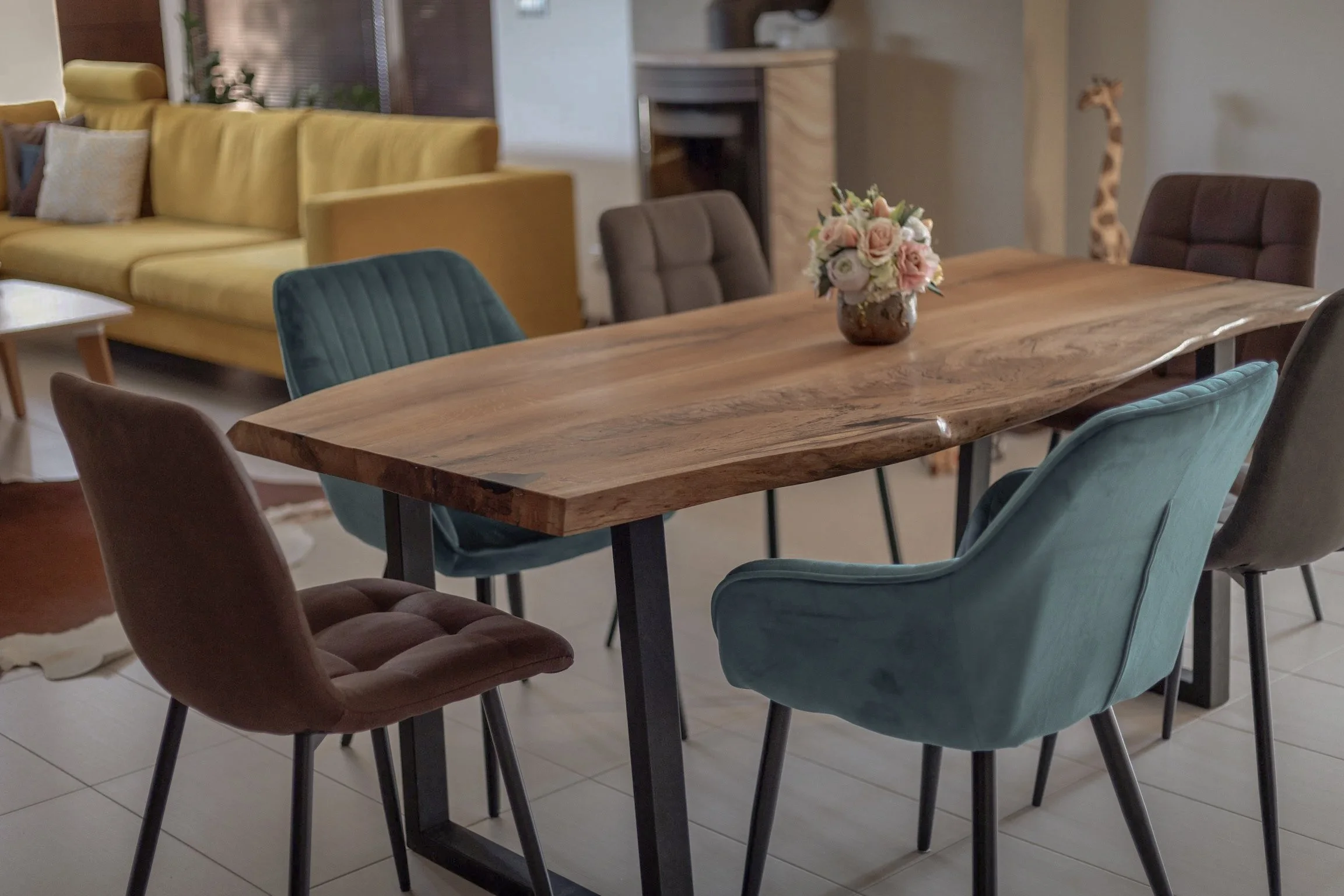 Dubový jedálenský stôl