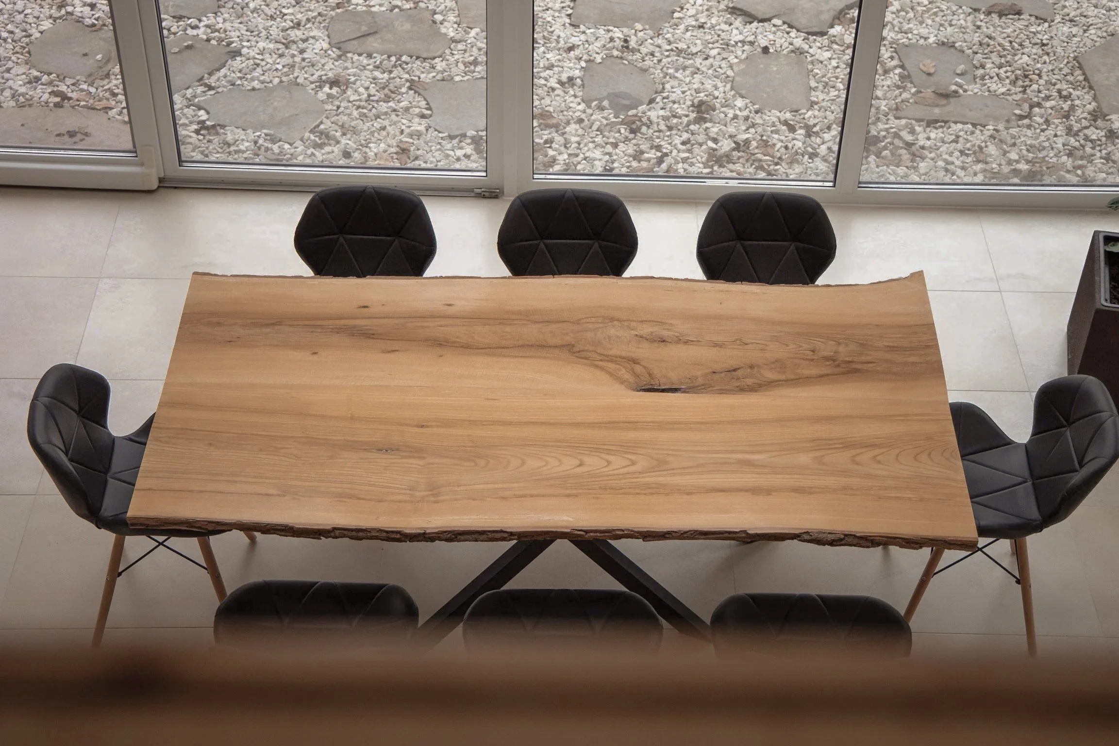 Jaseňový jedálenský stôl