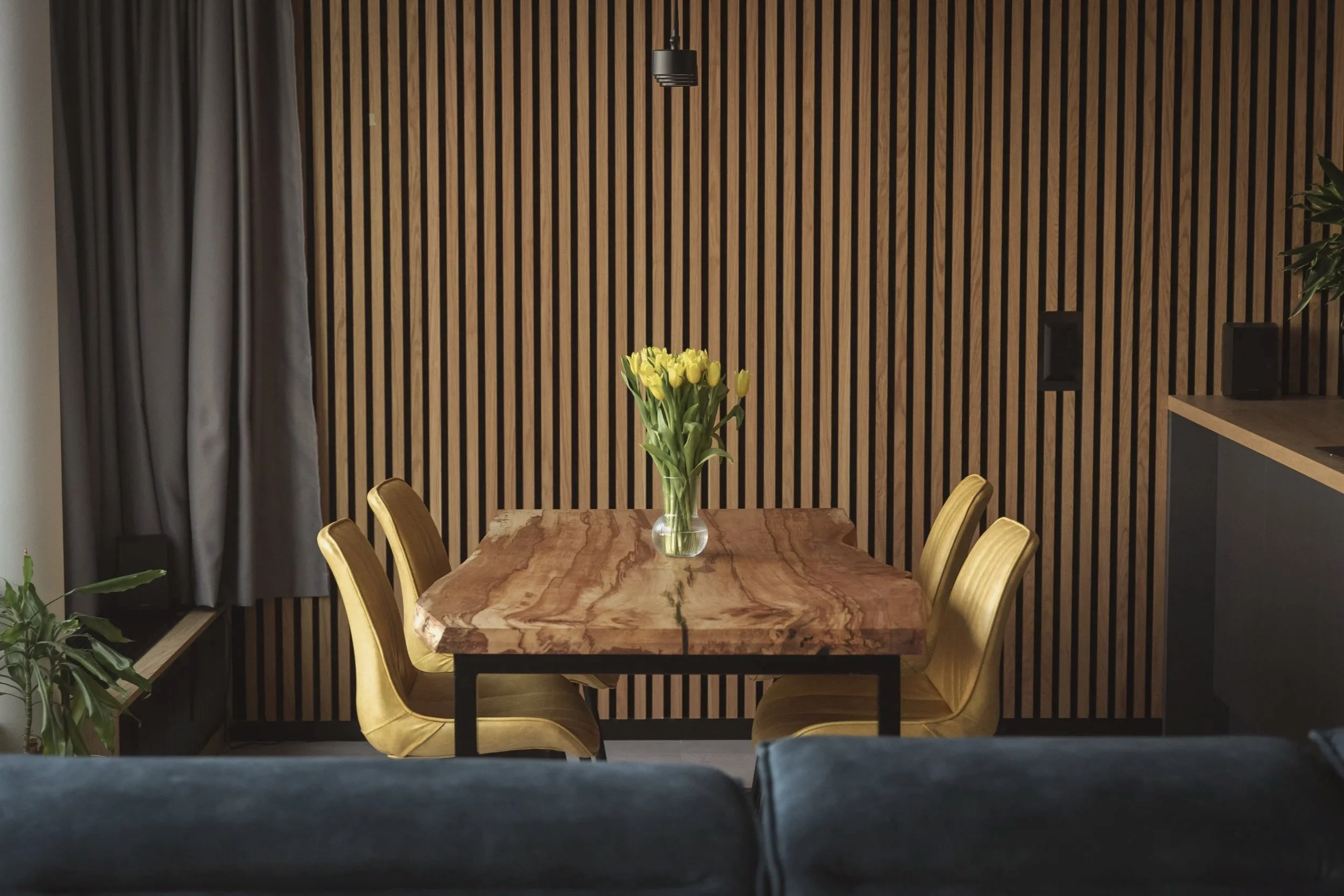 Bukový jedálenský stôl s epoxidom