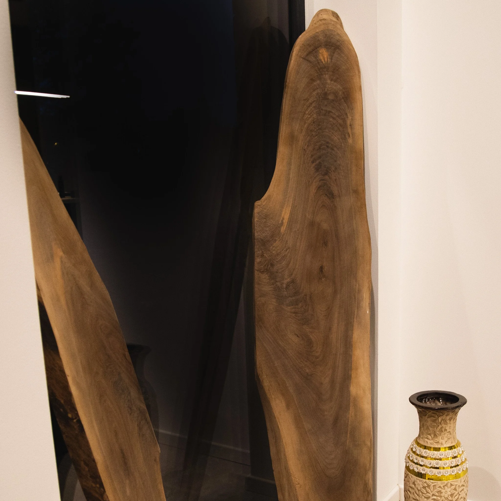 Dekor z čierneho orecha