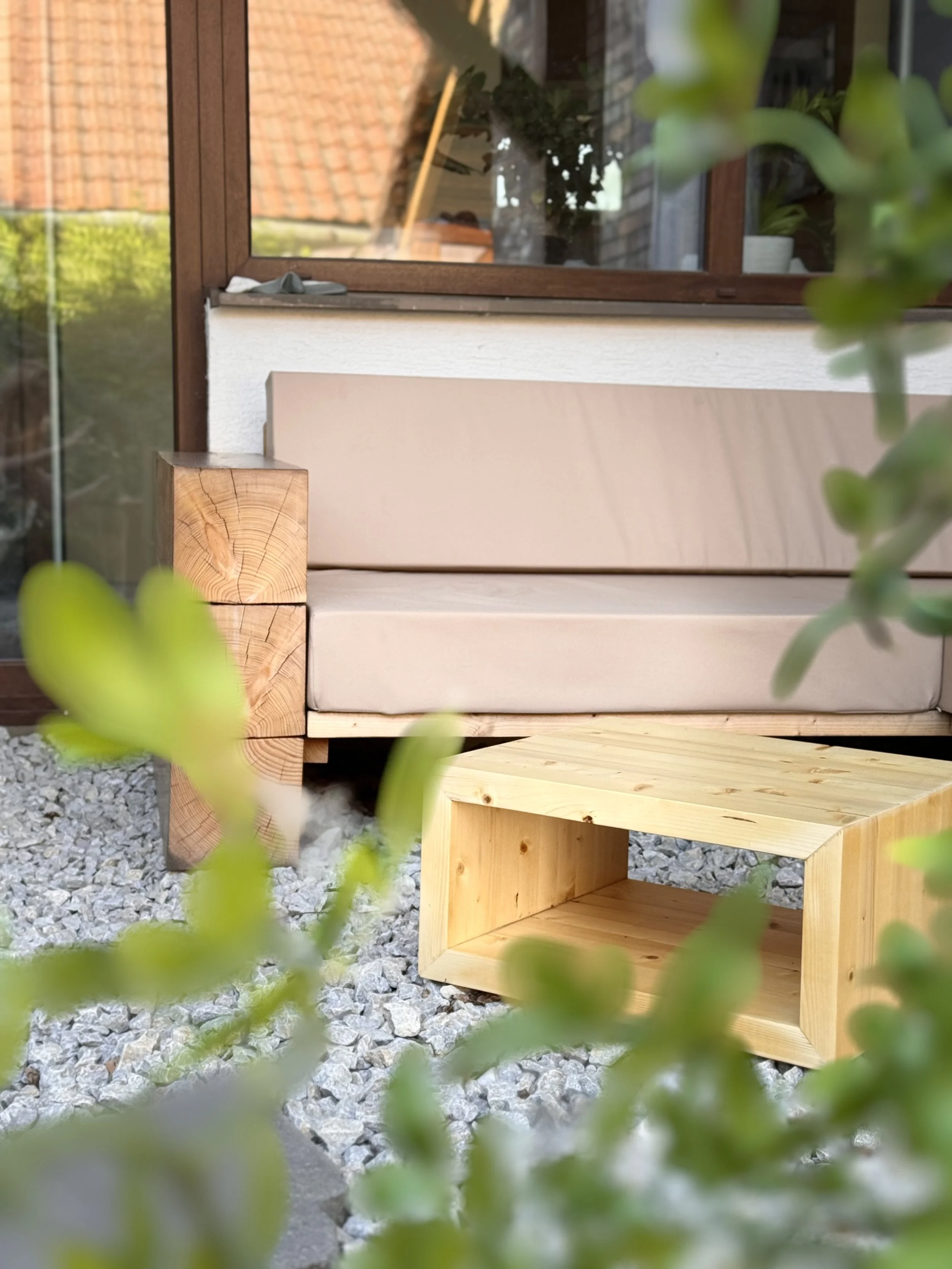 Smrekové vonkajšie posedenie