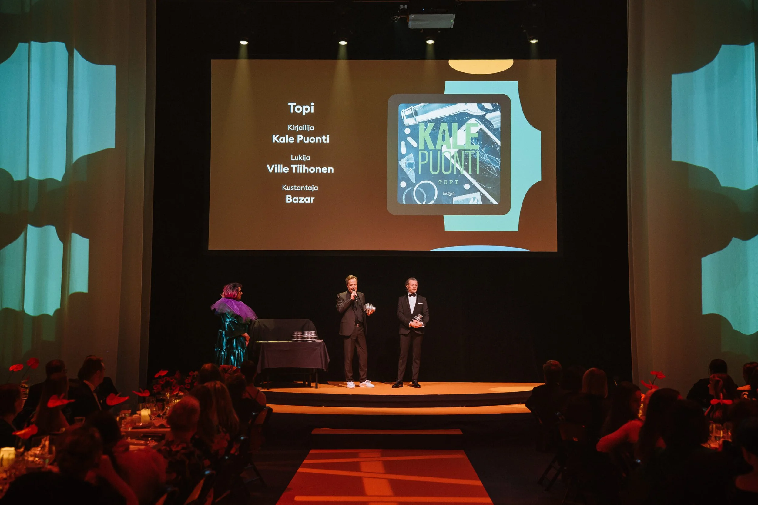 Topi voitti Storytel Awardsin Suuren äänikirjapalkinnon