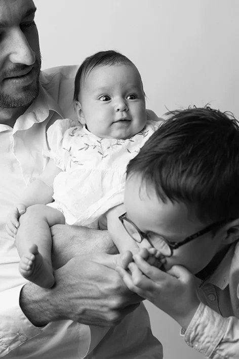 photo rigolote famille en studio à Nantes