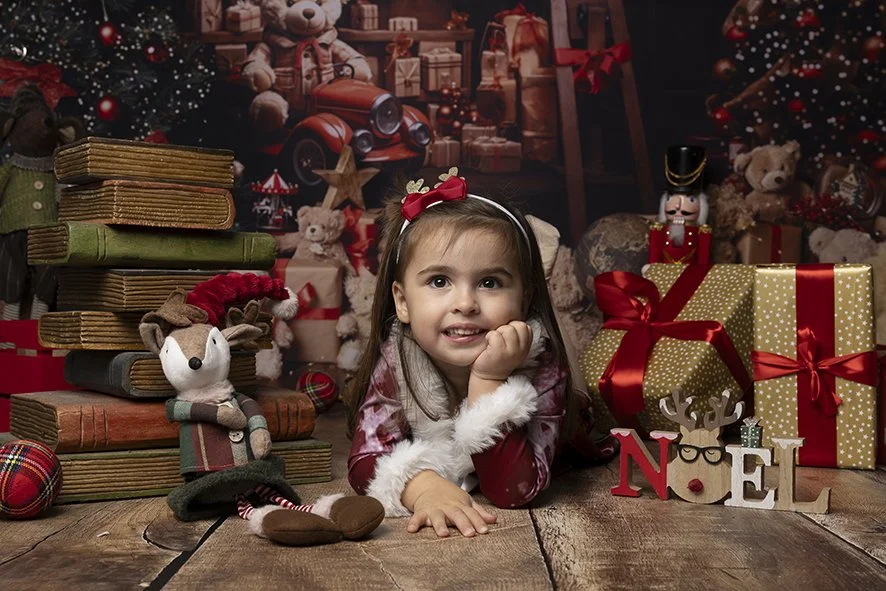 Photographe famille et enfant à Treillières proche de La Chapelle-sur-Erdre. Des portraits artistiques et intemporels réalisés en studio pour des souvenirs uniques de Noël.