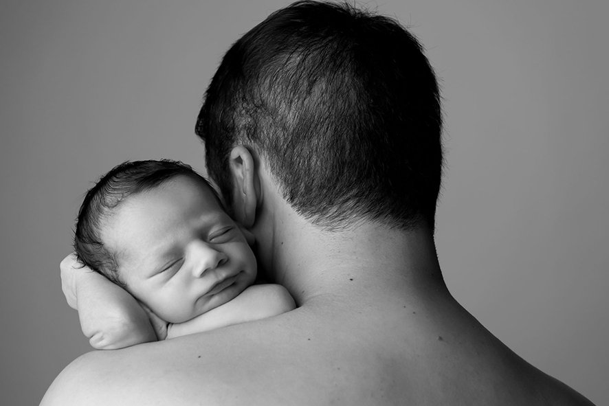 Portrait bébé en studio réalisé par une photographe à Nantes