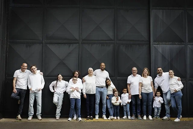 Portrait de famille  réalisé en exterieur à Couëron   près de Nantes par un photographe professionnel