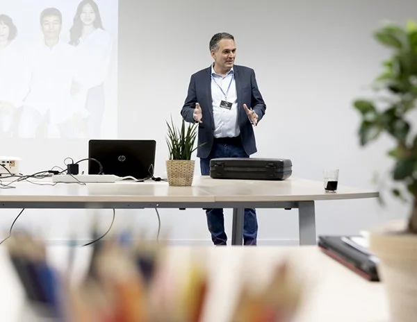 Photo corporate professionnelle à Nantes pour dirigeant et communication d'entreprise