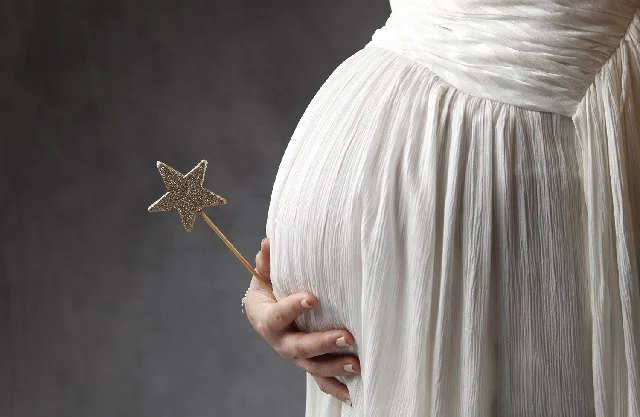 photo d'un ventre de femme enceinte photographié dans un studio photo à Nantes