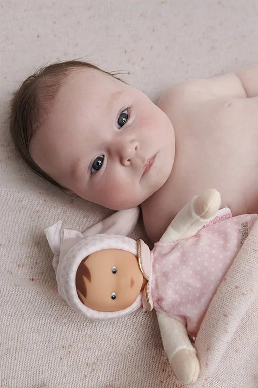bébé 15 jours photographiée dans un studio pres de Nantes