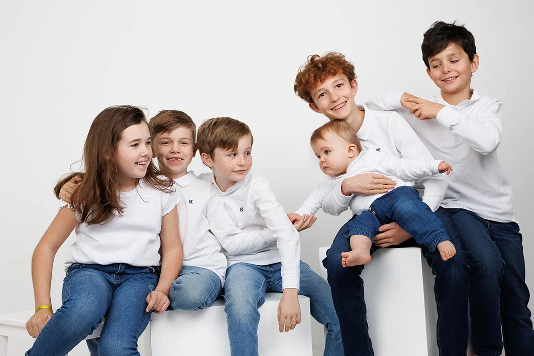 Portraits d’enfants et séances famille réalisés près de Nantes, Treillières et La Chapelle-sur-Erdre dans un style naturel et authentique.