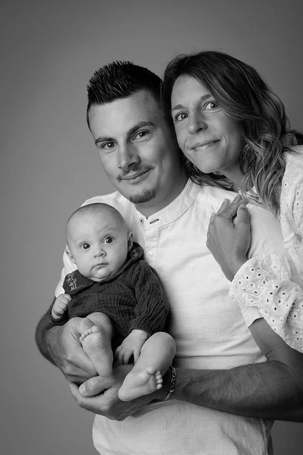 Séance photo bébé en couple réalisée par une photographe à Nantes