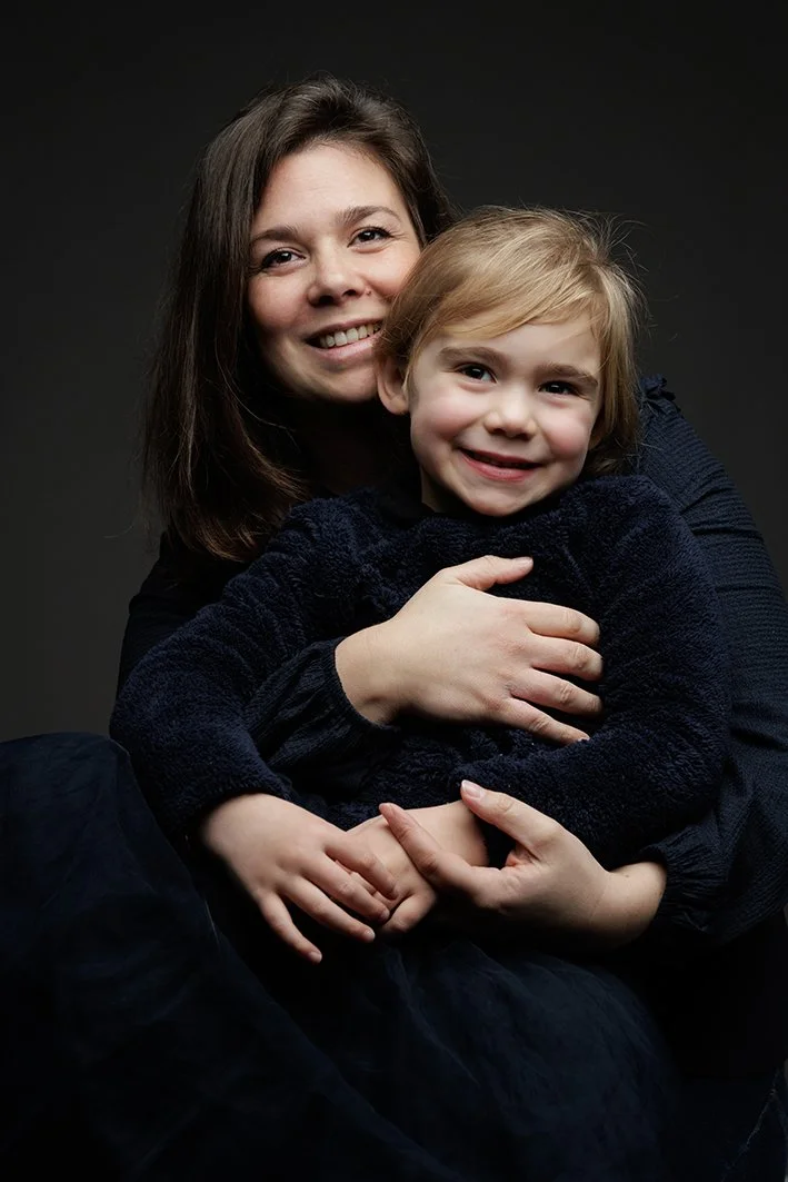 Portraits d’enfants et séances famille réalisés près de Nantes, Treillières et La Chapelle-sur-Erdre dans un style naturel et authentique.