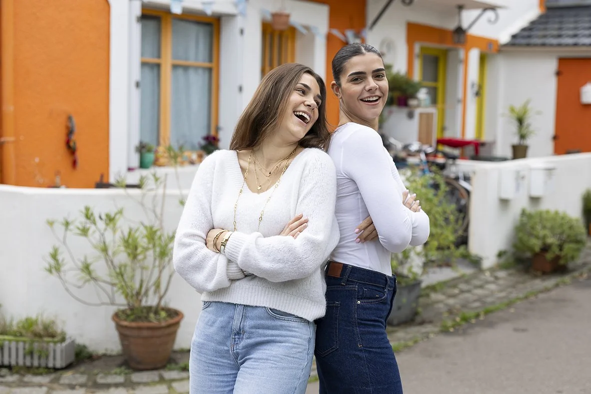 Portrait de famille  réalisé en exterieur à Sautron  près de Nantes par un photographe professionnel