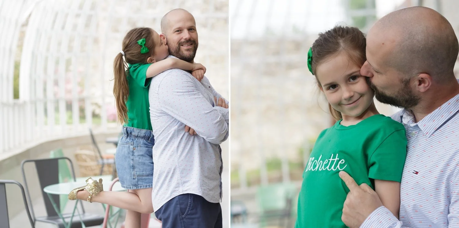 Portrait de famille  réalisé en exterieur à La Chapelle sur Erdre   près de Nantes par un photographe professionnel