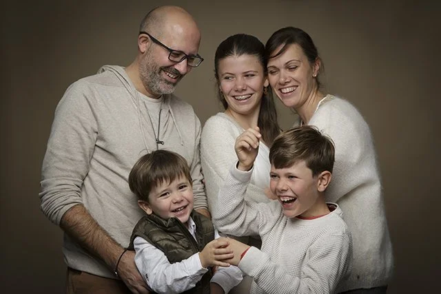 Portrait de  famille réalisé près de Nantes, Treillières et La Chapelle-sur-Erdre dans un style naturel et authentique.