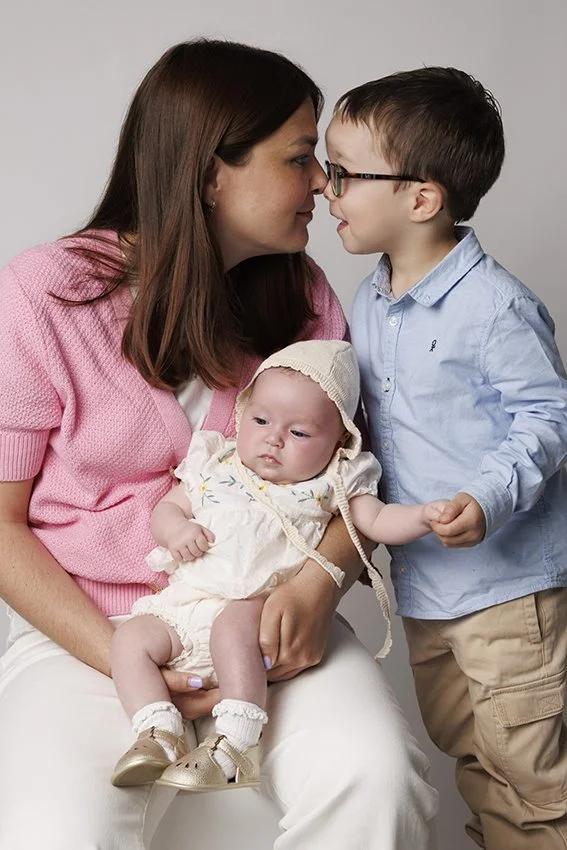 photo de famille avec couleurs pastels à Nantes et Sautron
