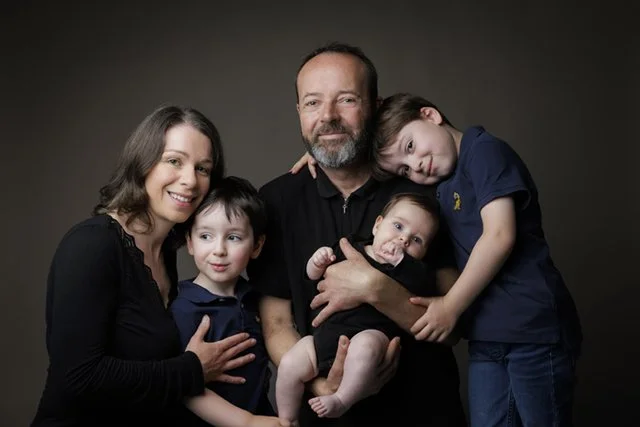 Portraits d’enfants et séances famille réalisés près de Nantes, Treillières et La Chapelle-sur-Erdre dans un style naturel et authentique.