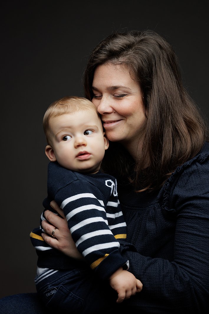 Portraits d’enfants et séances famille réalisés près de Nantes, Treillières et La Chapelle-sur-Erdre dans un style naturel et authentique.