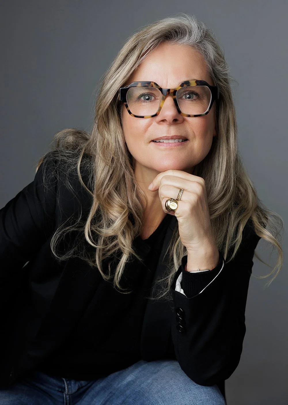 Portrait corporate pour Linkedln réalisé dans un studio photo prés de Nantes et la Chapelle sur Erdre