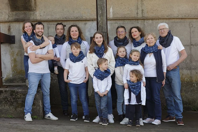 Séance lifestyle  famille réalisée en exterieur  à côté de Nantes par un photographe professionnel