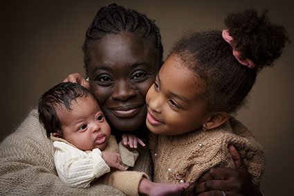 famille avec bébé photographié par un photographe à la Chapelle sur Erdre 
