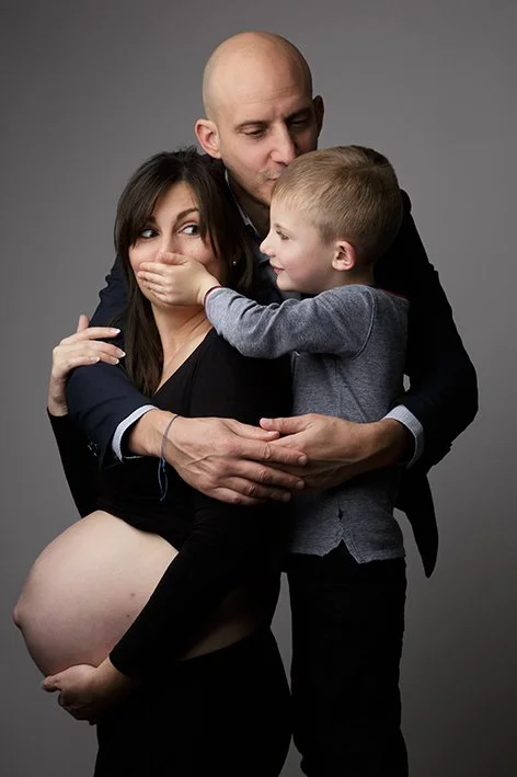 Portrait de grossesse avec enfant réalisé par une photographe à Nantes