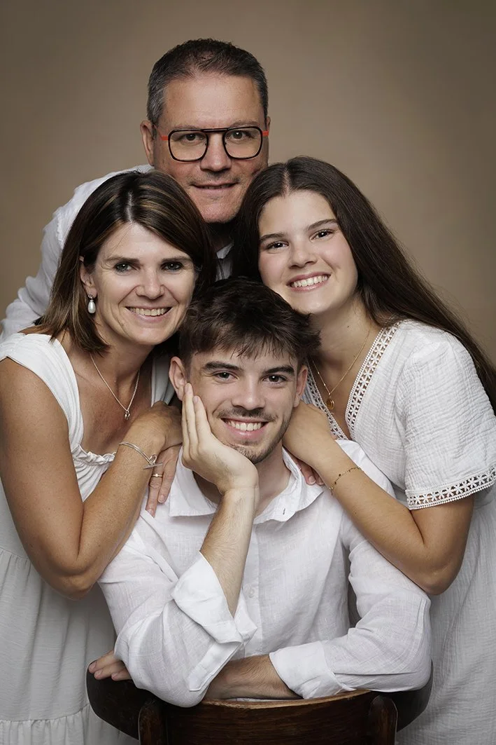 Portrait de  famille réalisé près de Nantes, Treillières et La Chapelle-sur-Erdre dans un style naturel et authentique.