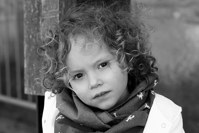 Portrait d'une petite fille à Nantes réalisé par une photographe professionnel