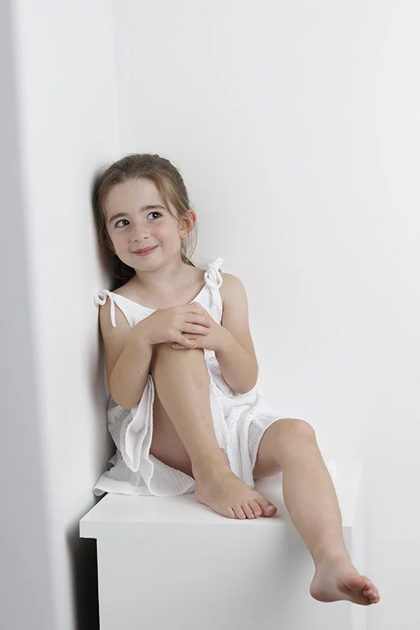 Portrait enfant original et artistique réalisé en studio à Treillières près de Nantes.
