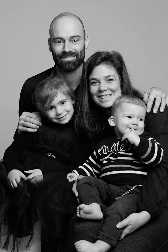 Portrait de  famille réalisé près de Nantes, Treillières et La Chapelle-sur-Erdre dans un studio professionnel