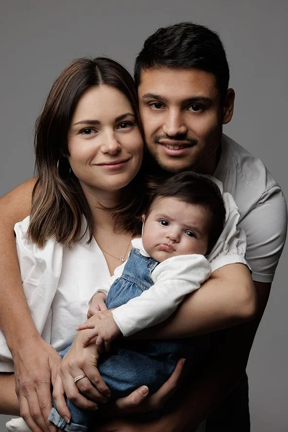 Séance photo bébé en couple réalisée par une photographe à Nantes