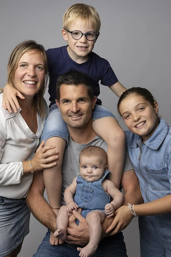 Photographe spécialisée bébé et enfant à La Chapelle-sur-Erdre près de Nantes. Des portraits  authentiques réalisés dans un studio photo chaleureux