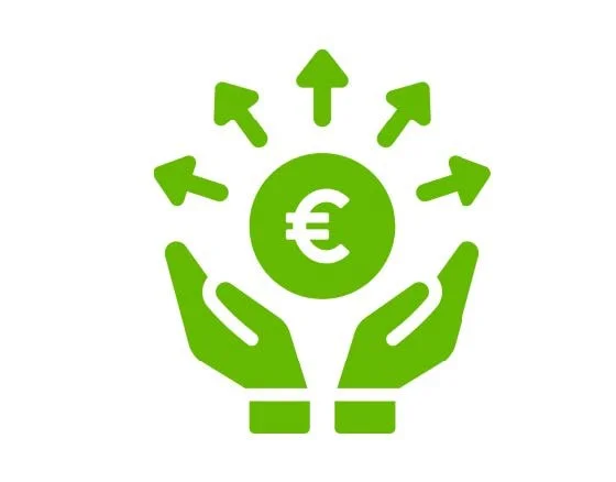Zwei grüne Hände, die einen Euro-Coin halten, mit Pfeilen, die nach oben zeigen, symbolisieren Finanzhilfe oder Unterstützung.