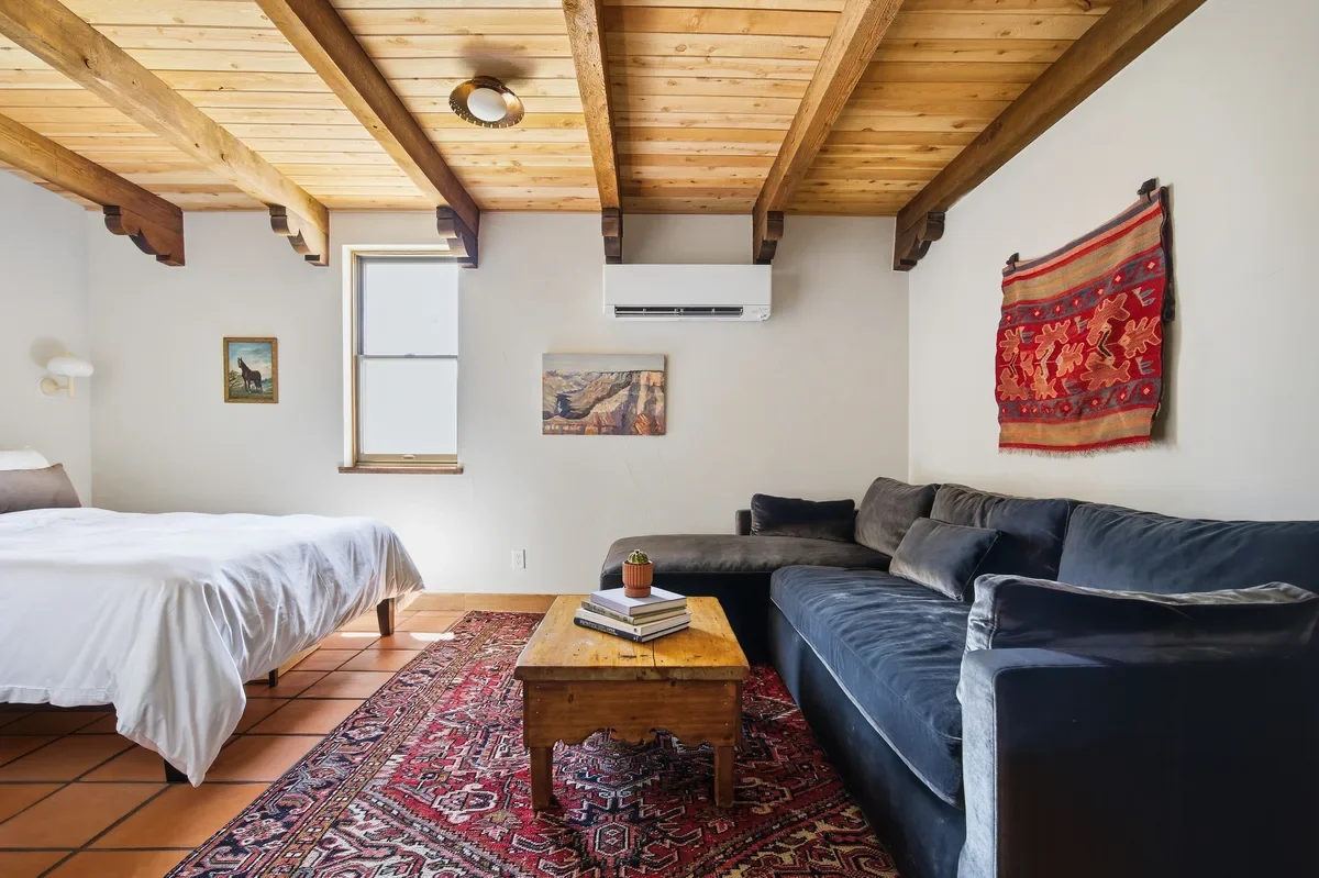 hey-house-room-3-bedroom-velvet-sofa-kilim-textile-1200w.webp