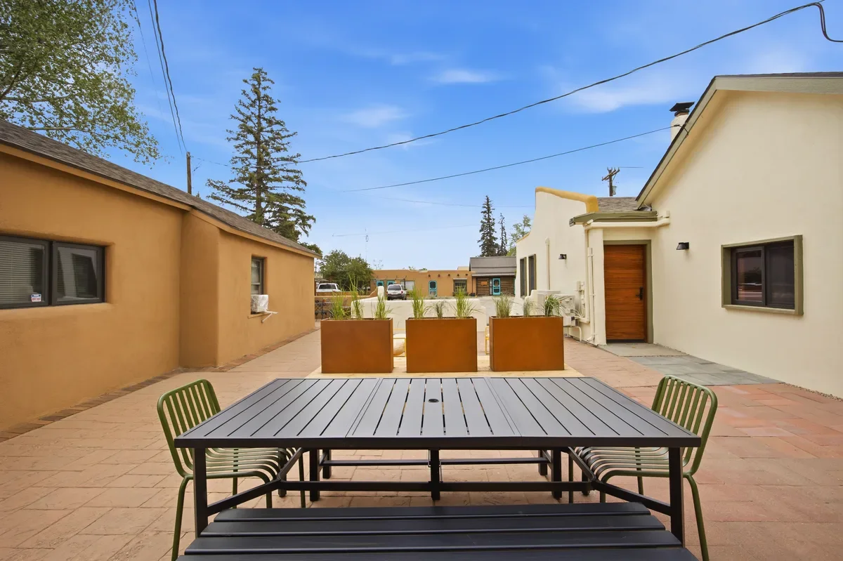 hey-house-hotel-outdoor-dining-table-courtyard-1200w.webp