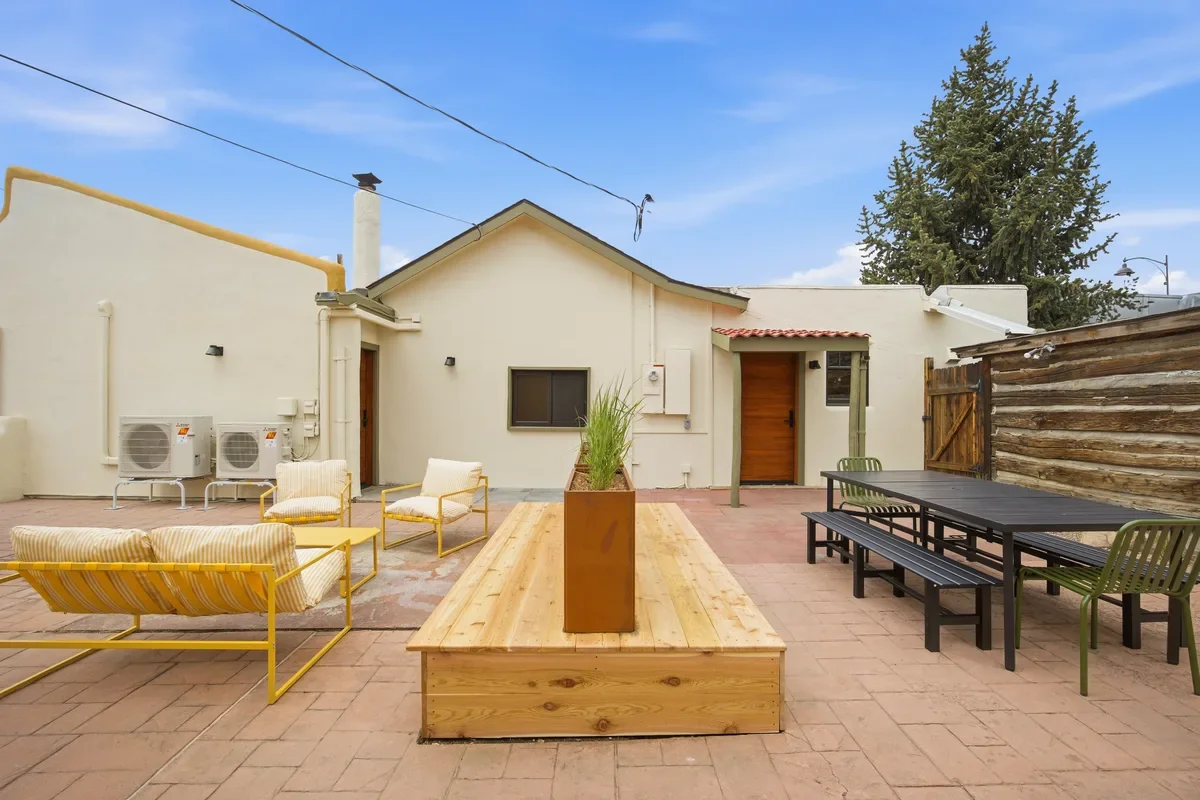 hey-house-hotel-courtyard-patio-outdoor-seating-1200w.webp