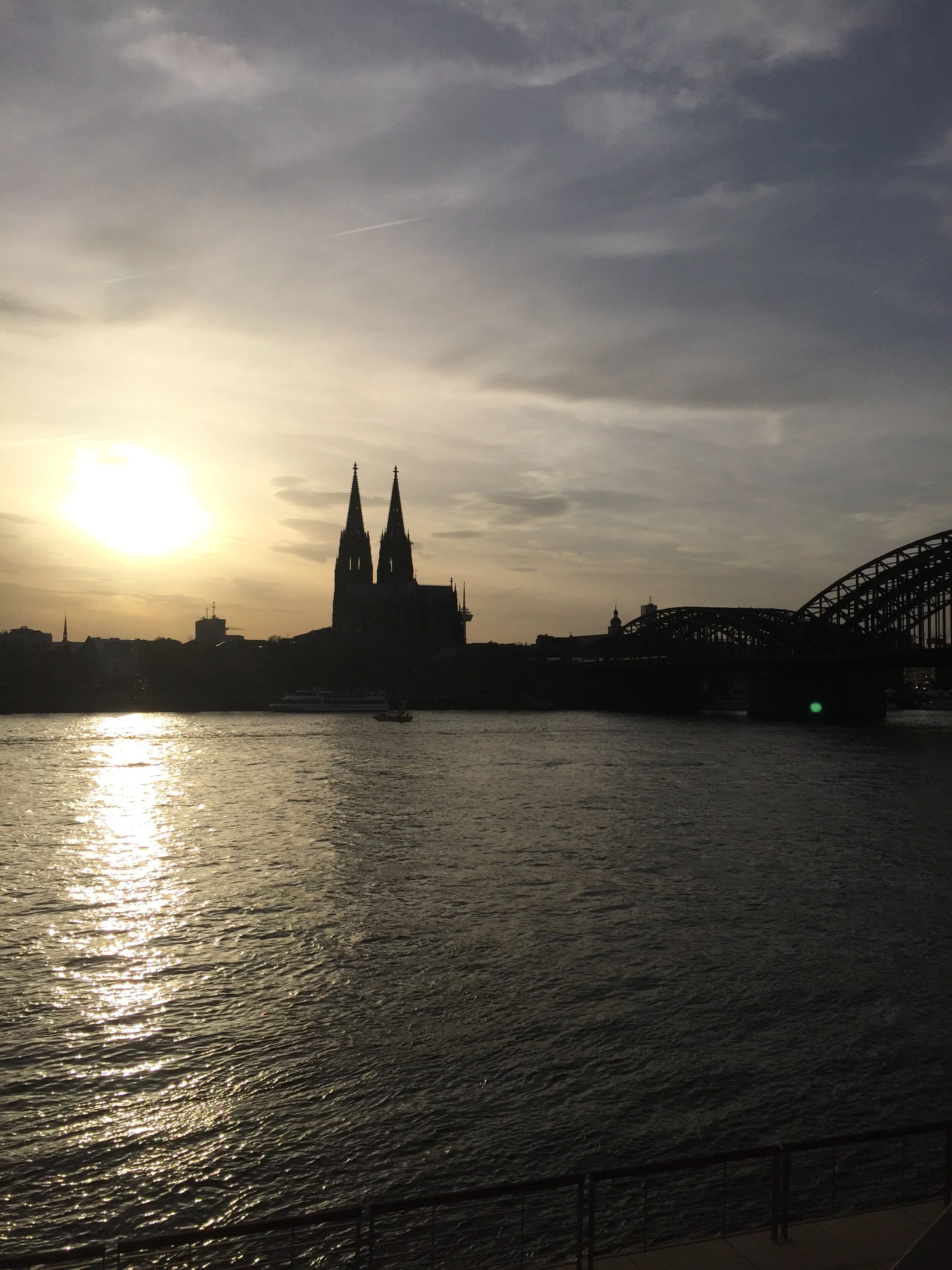 Sonntag, 8. April 2018 um 19:16