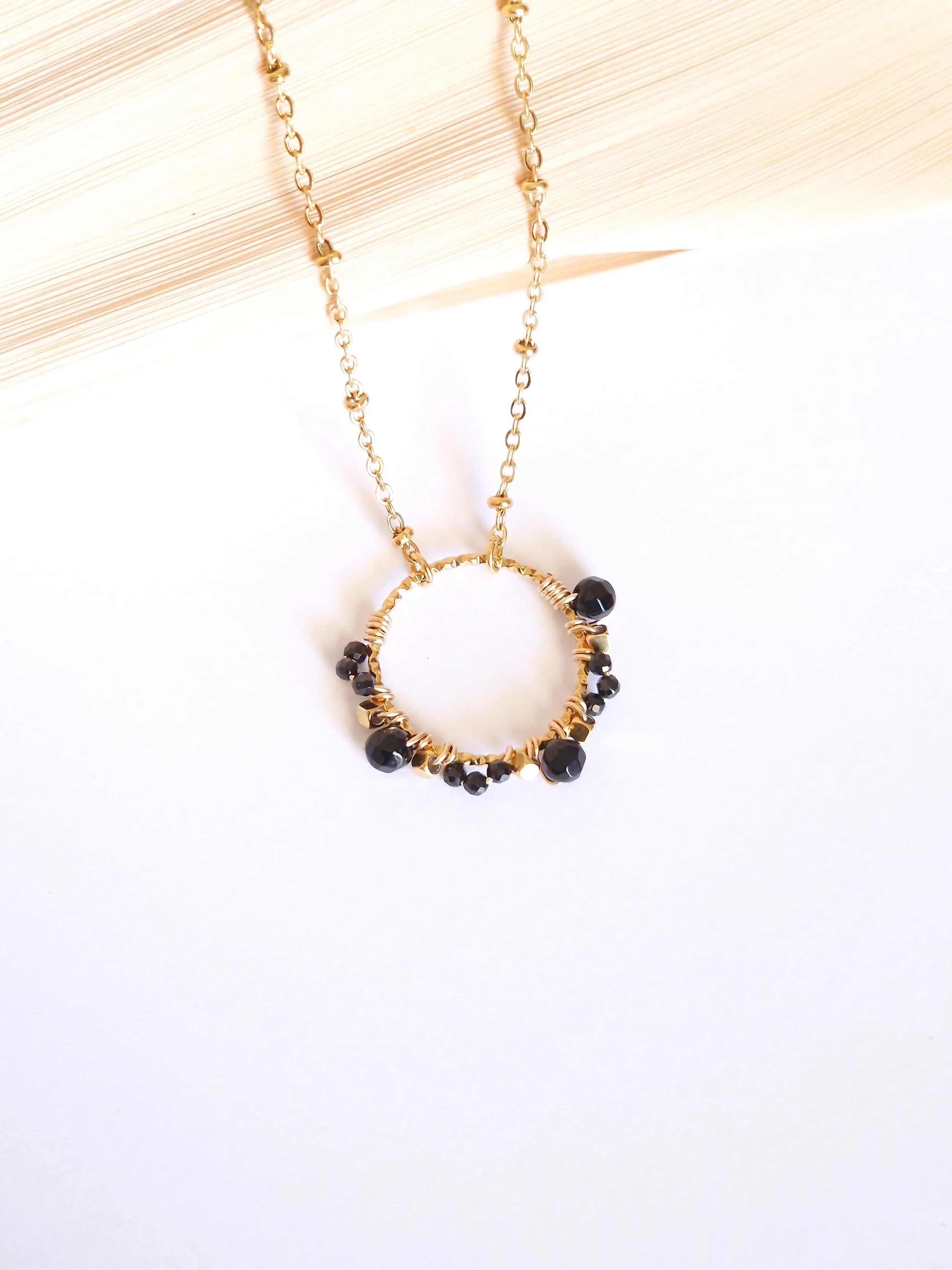 Collier Crystal Spinelle chaîne dorée.jpg