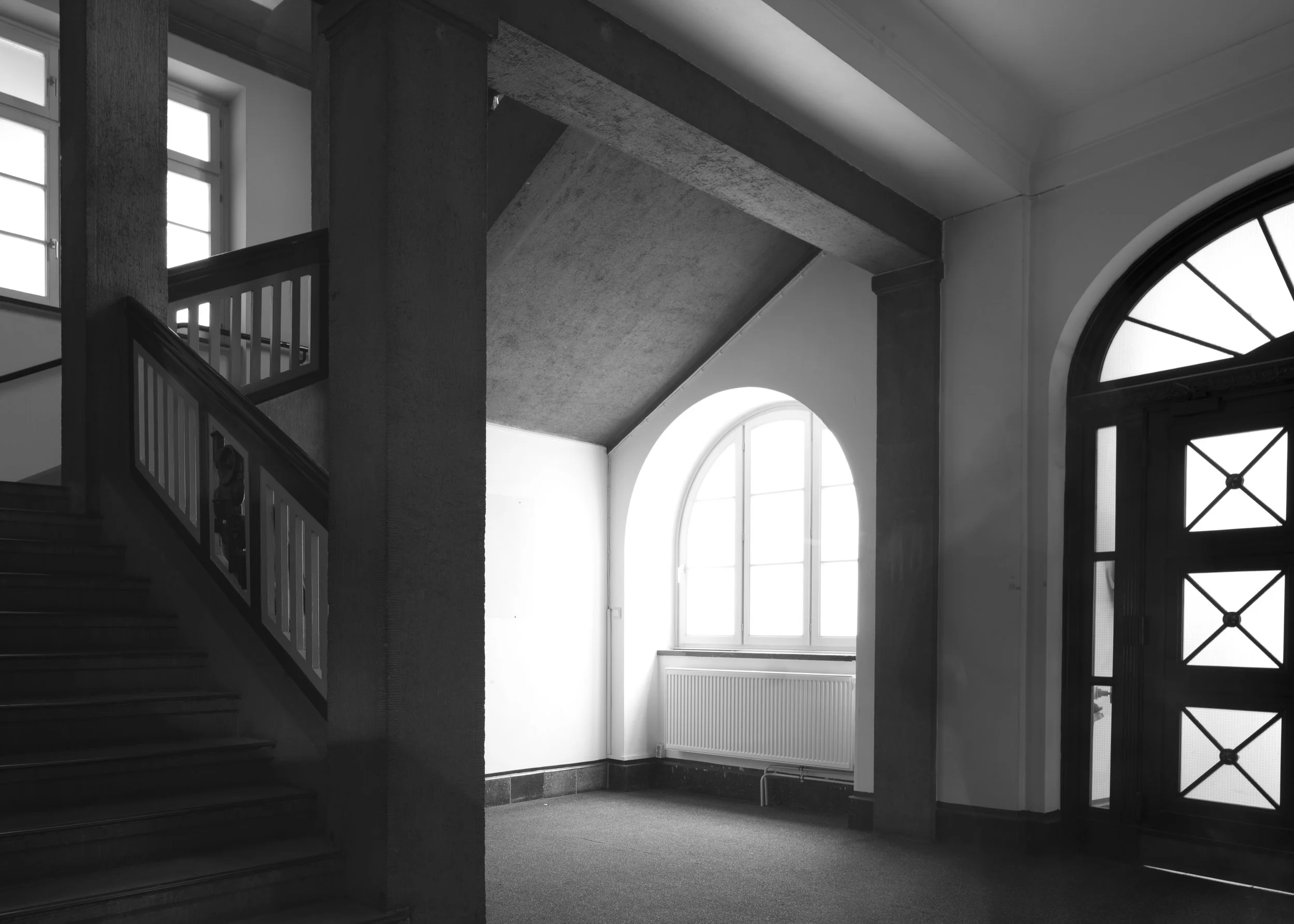 Ein Bild eines Staatsgebäudes innen das Treppenhaus