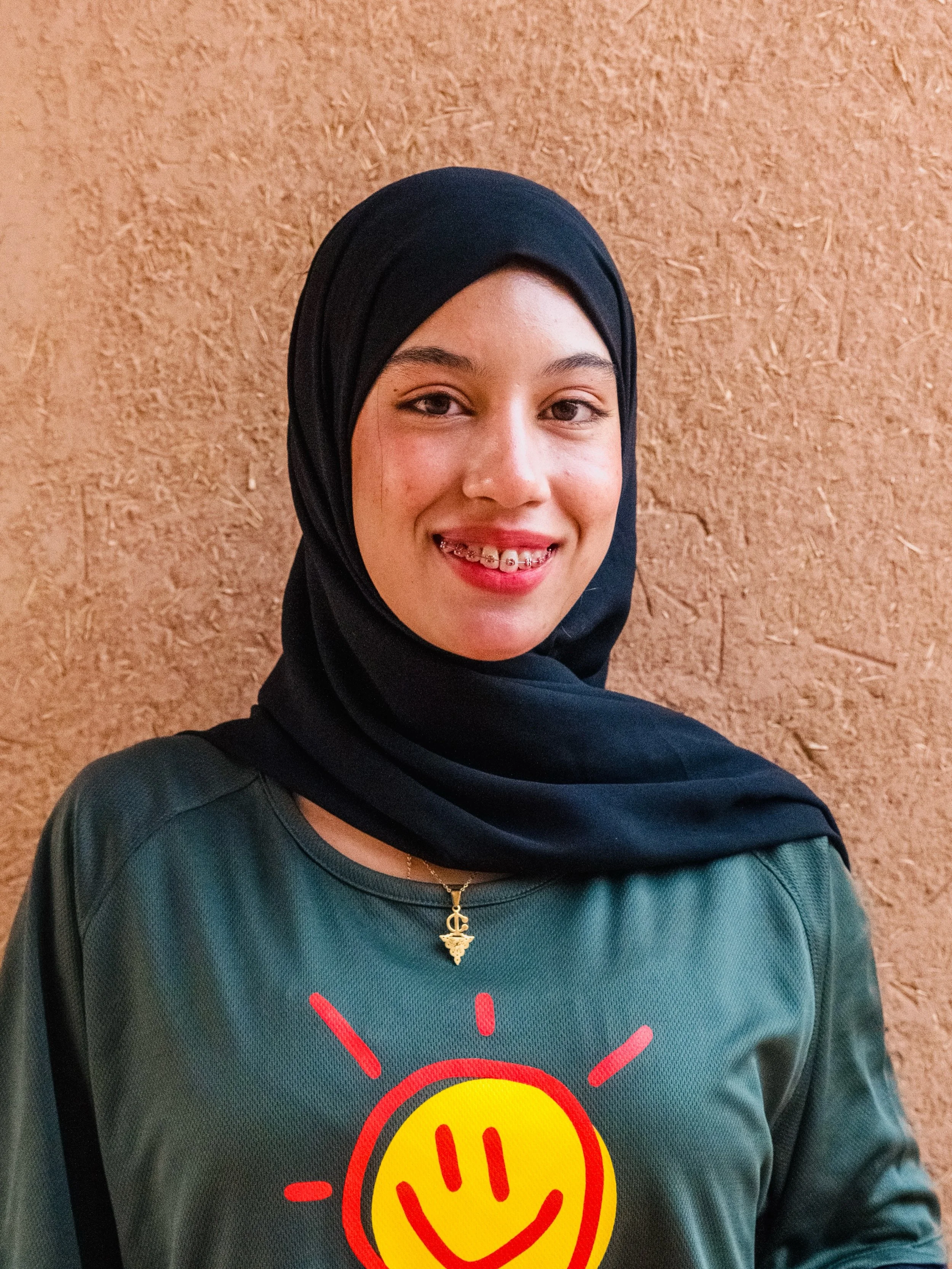 Bienvenue Khadija 💛

Cette rentr&eacute;e 2026/2027 marque aussi l&rsquo;arriv&eacute;e d&rsquo;un nouveau visage au sein de l&rsquo;&eacute;quipe de Solidarit&eacute; Enfants des Sables.
Bienvenue &agrave; Khadija, qui rejoint le centre en tant qu&