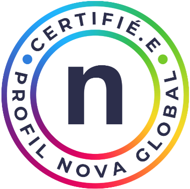 Logo circulaire avec la lettre 'n' au centre, entourée de la mention 'Certifié.n', 'Profil Nova Global', en couleur dégradée arc-en-ciel.